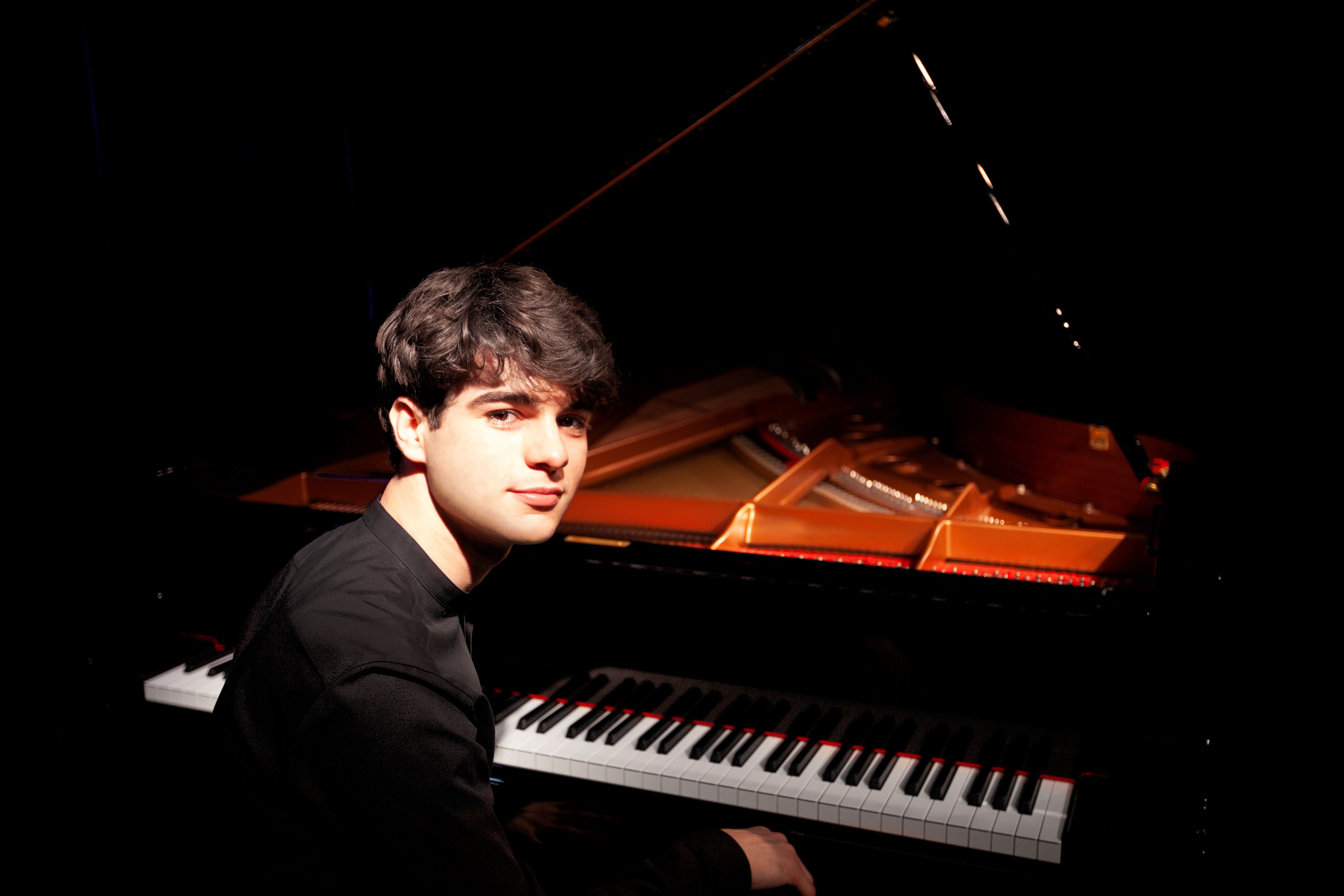 Il giovane pianista Elia Cecino in concerto a Gradisca d'Isonzo